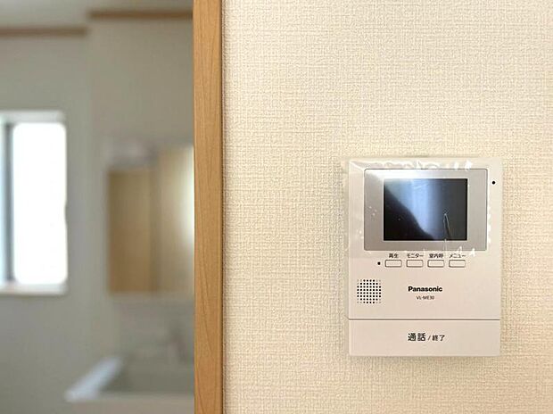 【TV付インターフォン】外の様子や訪問者の顔を見ることができるのでお子様のお留守番も安心です!