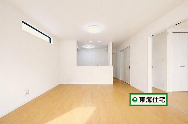 〈B号棟〉どんな家具もマッチするシンプルテイストな内装です！