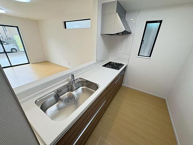 〈B号棟〉スライドキャビネット仕様のシステムキッチン