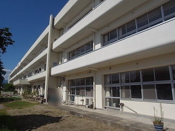 富谷小学校　徒歩19分（約1500m）