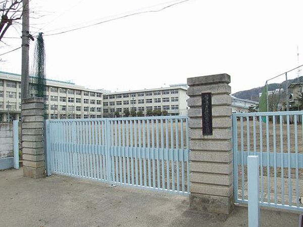 仙台市立長町中学校　1083ｍ　（徒歩14分）