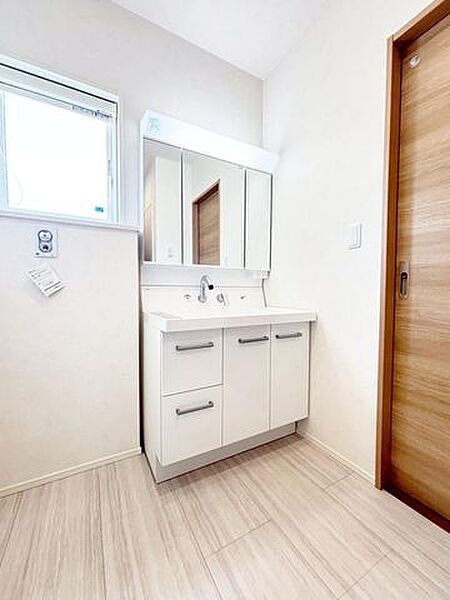 建物完成済みで、いつでも見学できます。ご希望の日時をお気軽にお知らせください。そしてぜひ、感想もお聞かせください。