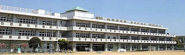 仙台市立七北田小学校　1490m（徒歩19分）