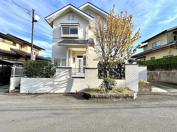 前面道路は約6m幅、通勤通学も安心ロケーション+＊