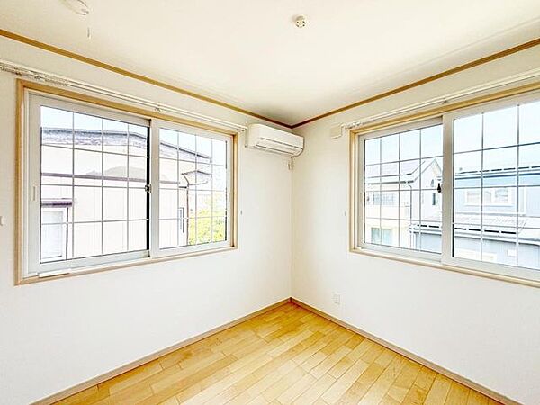 リフォーム完成済みで、いつでも見学できます。ご希望の日時をお気軽にお知らせください。そしてぜひ、感想もお聞かせください。