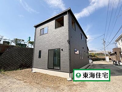 外観：小学校や幼稚園、スーパー徒歩10分以内で生活便利な立地＊建物完成済みで見学いつでも対応可能です！