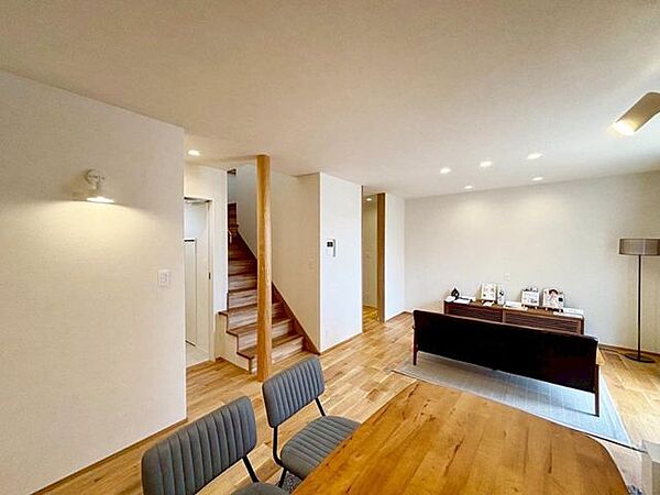 建物完成済みで、いつでも見学できます。ご希望の日時をお気軽にお知らせください。そしてぜひ、感想もお聞かせください。