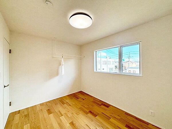 照明器具を全部屋設置済み。夜でも見学可能です！