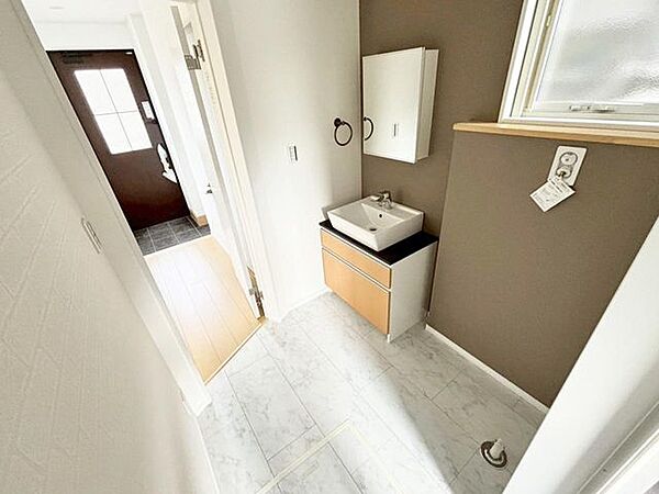 建物完成済みで、いつでも見学できます。ご希望の日時をお気軽にお知らせください。そしてぜひ、感想もお聞かせください。