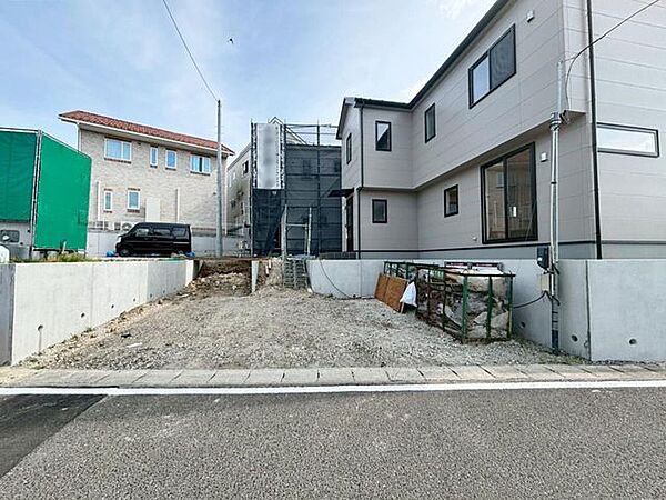 駐車スペース2台分有り。外構工事完了しましたらお客様の車で駐車をお試しいただくことも可能ですので、お気軽にご相談ください＊