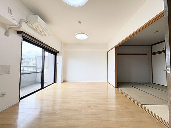 リビングダイニングキッチン+ 和室で20.3帖のゆとりある空間としても使えます！