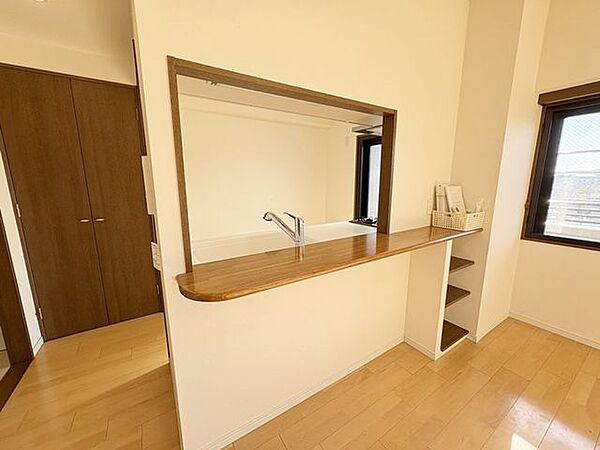対面キッチンはキッチンも含めたリビングダイニングとなるため、部屋に奥行きが出て広く感じられます！