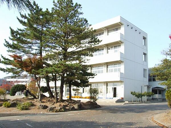 小松島小学校まで徒歩12分 960m