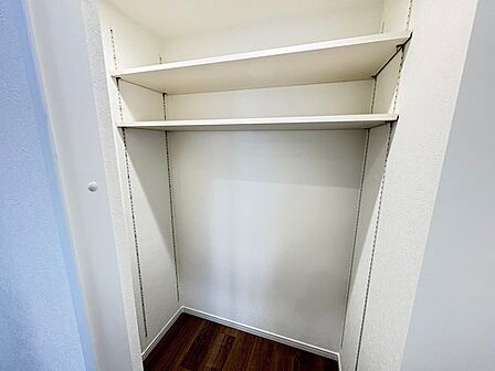 各洋室にクローゼットがあり収納豊富です
