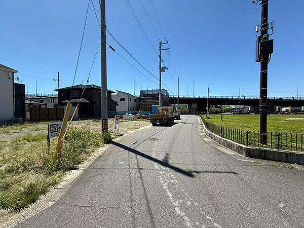 前面6m道路で車の出し入れがスムーズ