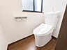 トイレ：新規交換予定済みの清潔感のあるトイレスペース