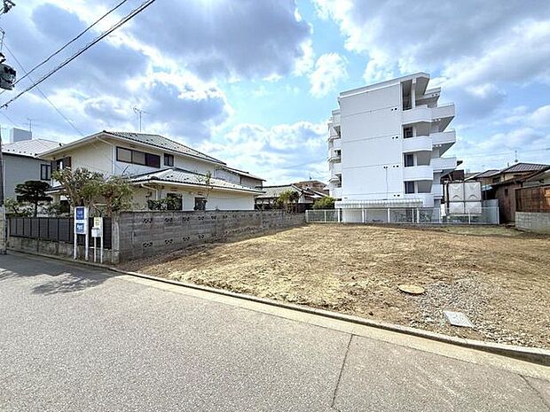《建築条件付き土地》建築条件付き土地の場合、建てる家は注文住宅と同じく、敷地条件に合わせて自由に間取りや仕様を決められます*。