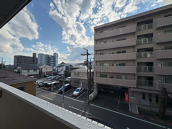 東南角部屋ならではの開放的な眺望が広がります