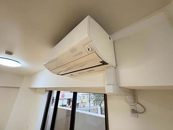 新規エアコン1台設置済みの快適なリビング