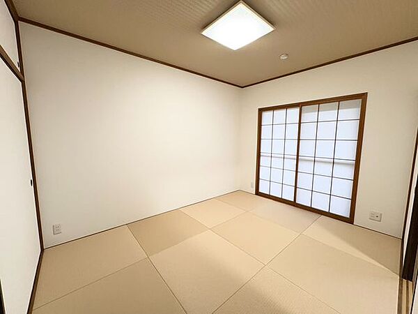 リビング隣接の和室は客間としても重宝します