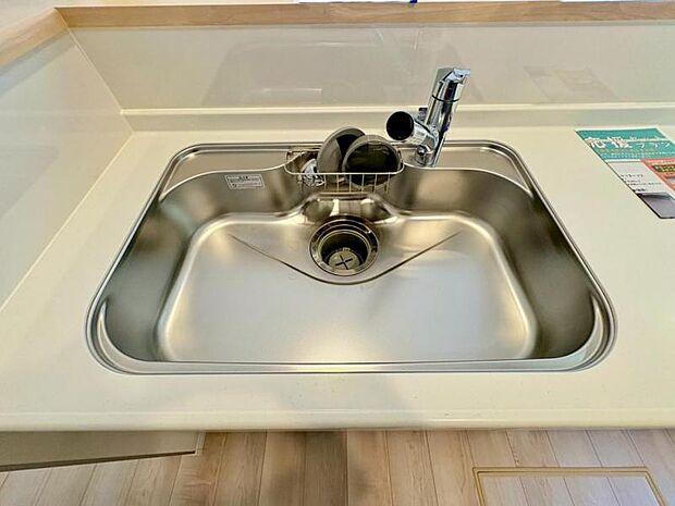 《設備:シンク》浄水器一体型の水栓が標準仕様!スペースも広く大きな鍋も楽々洗えそうです♪