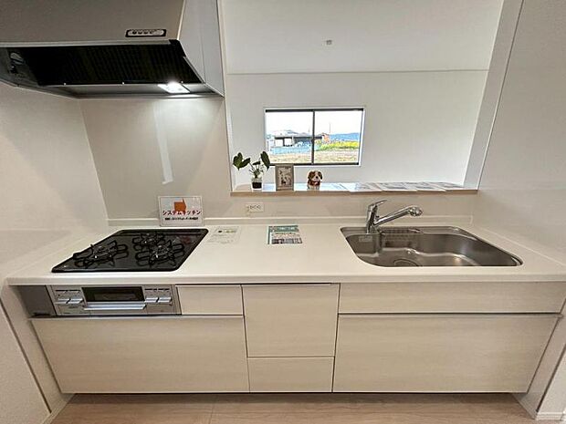 《設備：シンク》浄水器一体型の水栓が標準仕様！スペースも広く大きな鍋も楽々洗えそうです♪