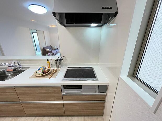 【IHクッキングヒーター】お手入れ簡単！また、お子様がいるご家庭も安心ですね。