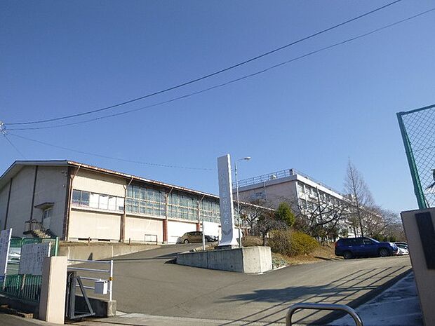 仙台市立鶴谷中学校　徒歩21分（1648m）