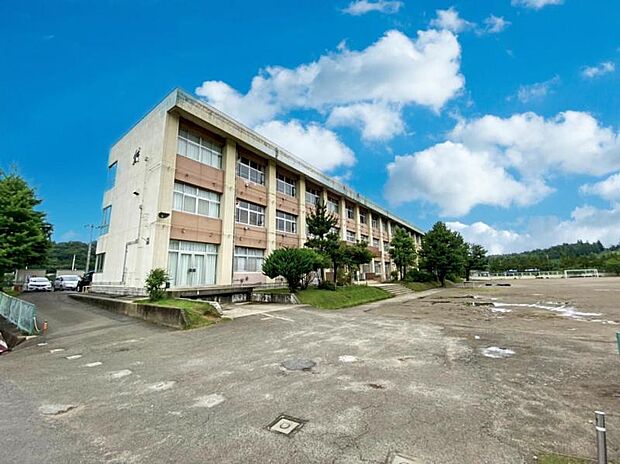 富谷中学校 徒歩27分(2095m)