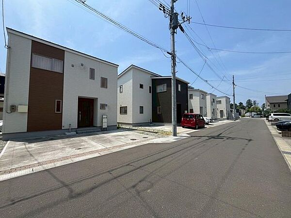 【外観・前面道路】東四郎丸小学校まで徒歩9分！