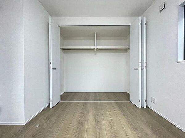 各部屋を最大限に広く使って頂ける様に全居室収納スペース付き！
