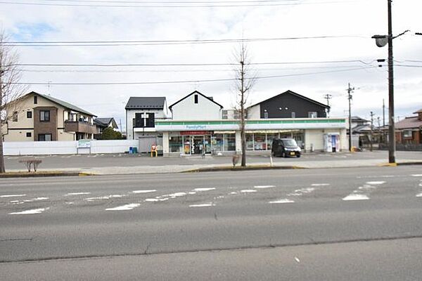 コンビニ ファミリーマート 名取大手町五丁目店（徒歩8分） 582m