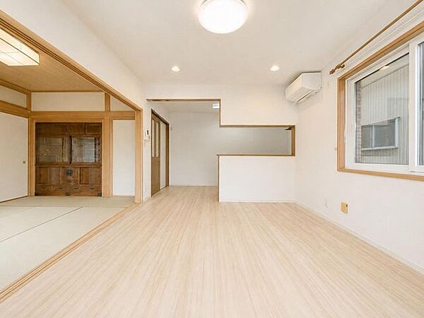 《LD10.3帖》和室6.3帖×2と繋がる明るく開放的な空間に。