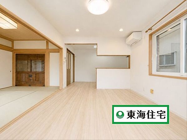 《リビング》6LDK＋納戸有り。大家族や二世帯住まいにもオススメの大型住宅です○