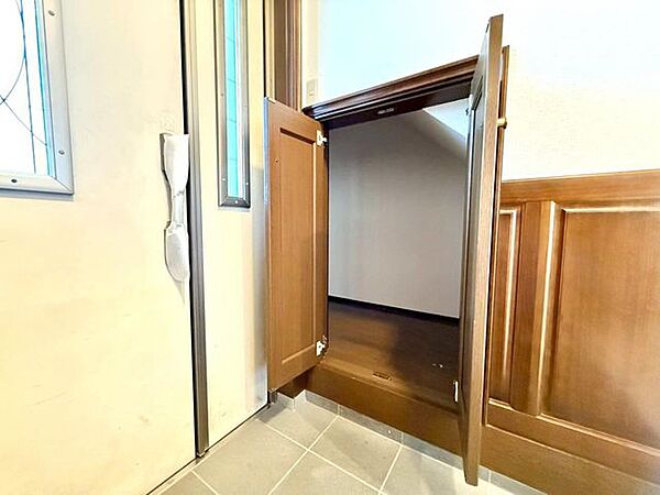《収納》お庭用品やちょっとした日用品のストックにも。