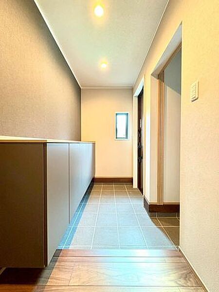 大容量玄関収納！ベビーカーやお子様の部活道具、アウトドアグッズの収納に〇