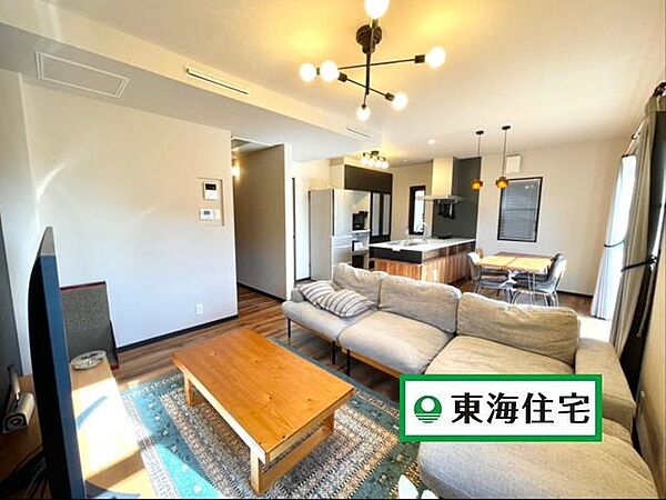 木の温もり感じる温かみのある住まい。注文住宅仕様なので普通の建売では物足りない方におススメです！