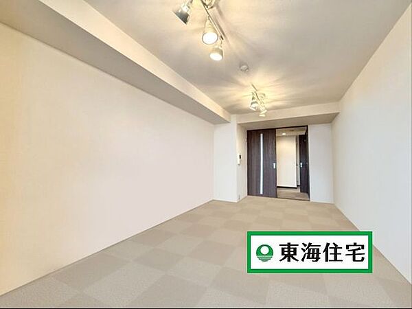 平成30年リフォーム実施済み（全室クロス貼替、キッチン交換 他）※画像は実際の写真にCG加工（家具や調度品の削除や合成）を加えたものです。