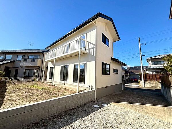 お庭という余白もあり開放感のあるお住まい+＊
