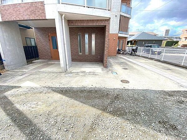 《外観・前面道路》2005年築、2025年リフォーム済み！一度現地を見てみませんか♪