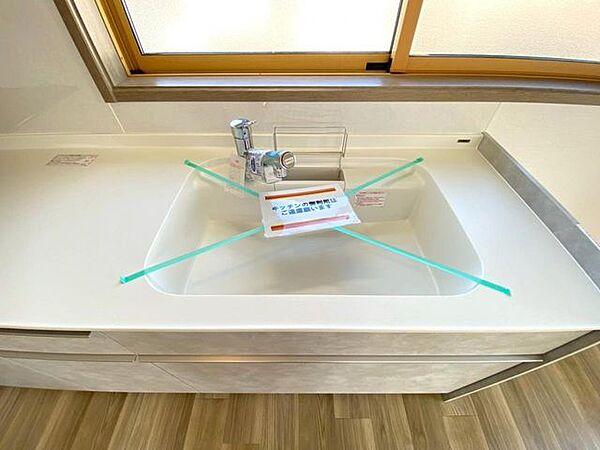 《キッチンシンク》使い勝手の良いシングルシャワー水栓。