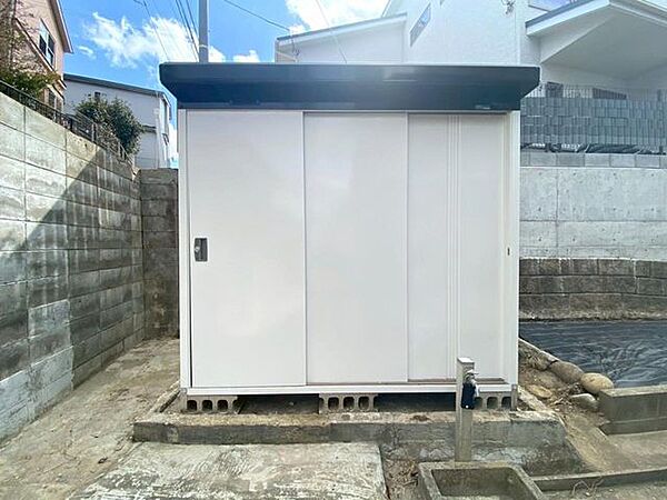 《物置》タイヤの保管や外用品の収納に。