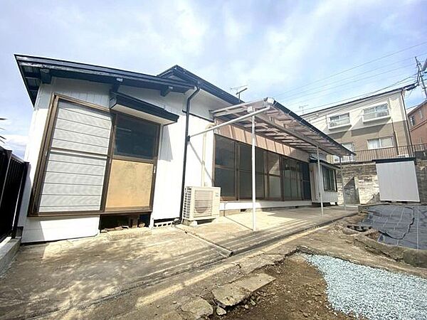 《外観》約5帖の倉庫有り。日用品のストックや外用品の収納にも。