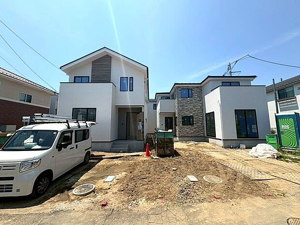 《外観・駐車場》駐車3台可能。陽当たり良好な住まい♪