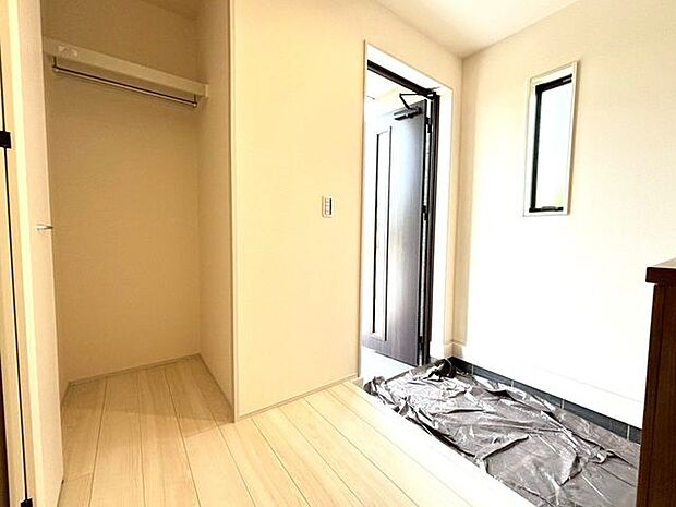 収納充実！全居室収納＋WIC、パントリー、1階ホールに物入有り。