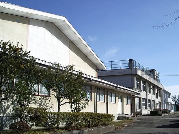 仙台市立北仙台中学校 徒歩11分。 820m