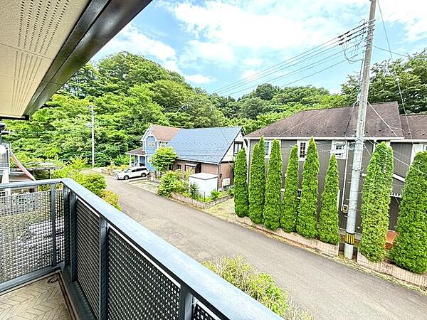 《バルコニー》緑豊かな住宅地。気分転換できそうな空間です♪