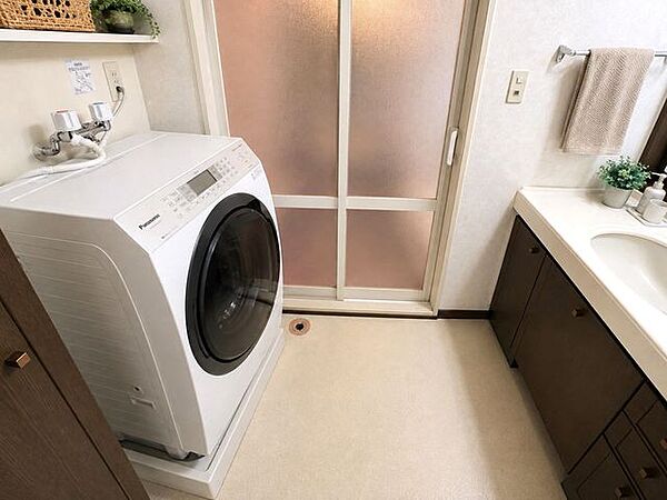 《洗面》使い勝手の良い広々洗面台。※写真は一部CG加工しております