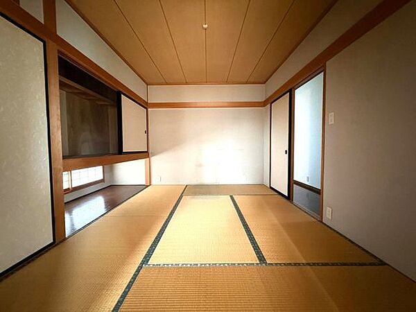 《和室6帖》二間続きの和室、それぞれに収納有。