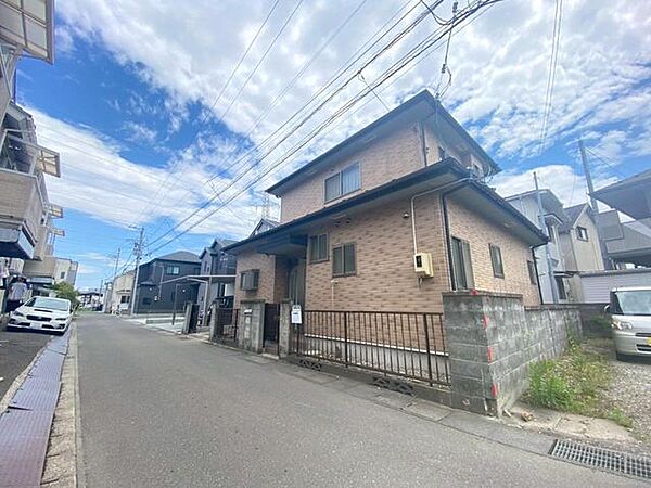 【外観】徒歩12分圏内にスーパーが2つあります！用途によって使い分けできるので便利です〇　※リフォーム実施前の写真です。
